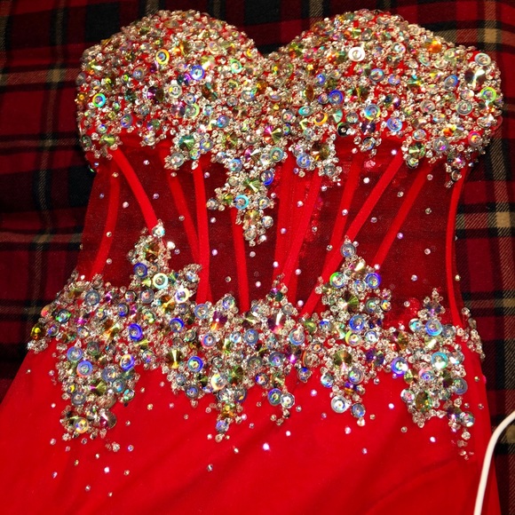 [Tiffany Designs] Red formal gown - Picture 4 of 8